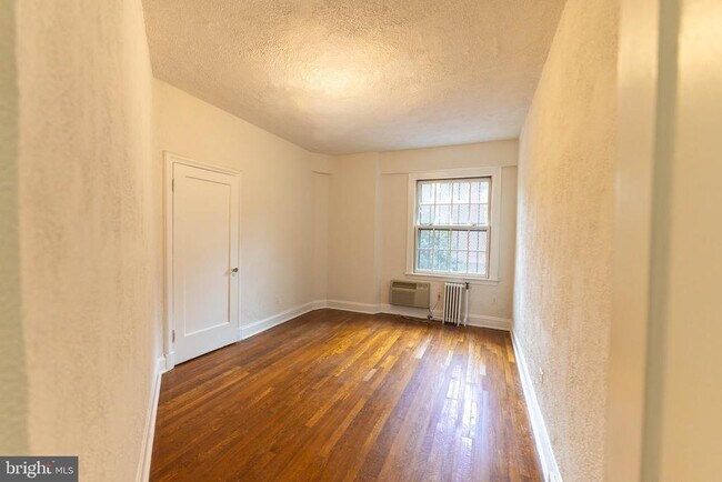 Building Photo - 2032 Belmont Rd NW