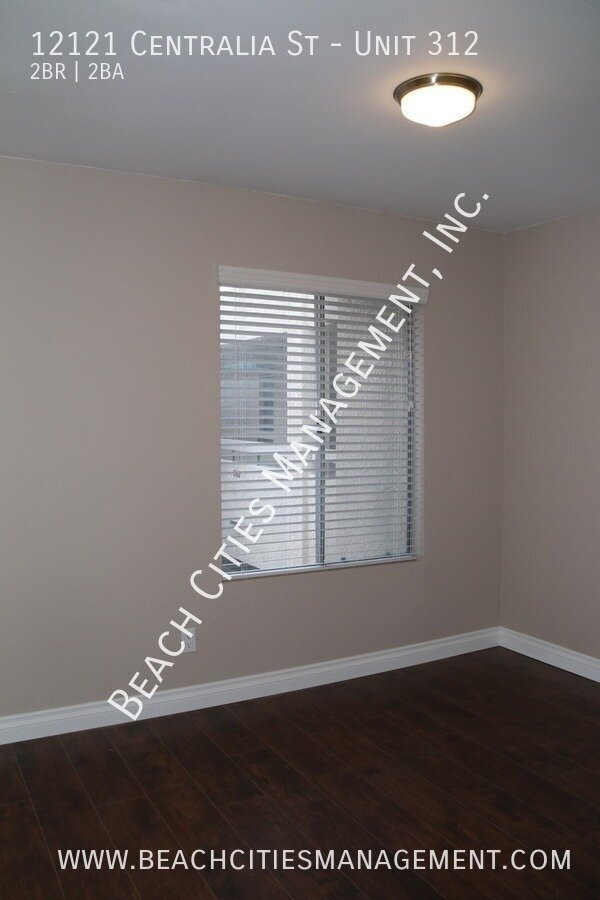 Building Photo - 12121 Centralia St