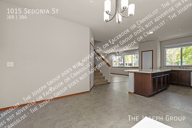 Building Photo - 1015 Sedonia St