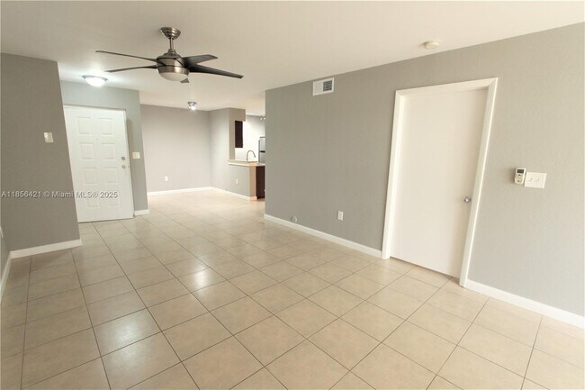 Building Photo - 2850 N Oakland Forest Dr