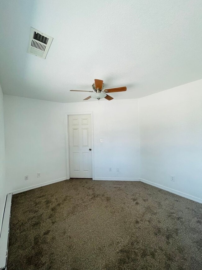 Building Photo - $1,795 Belmont & McCall, 2 Bedroom - Belmo...