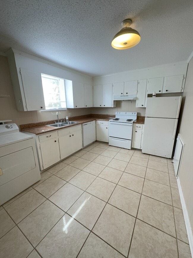 Building Photo - 205 Hammond Cir