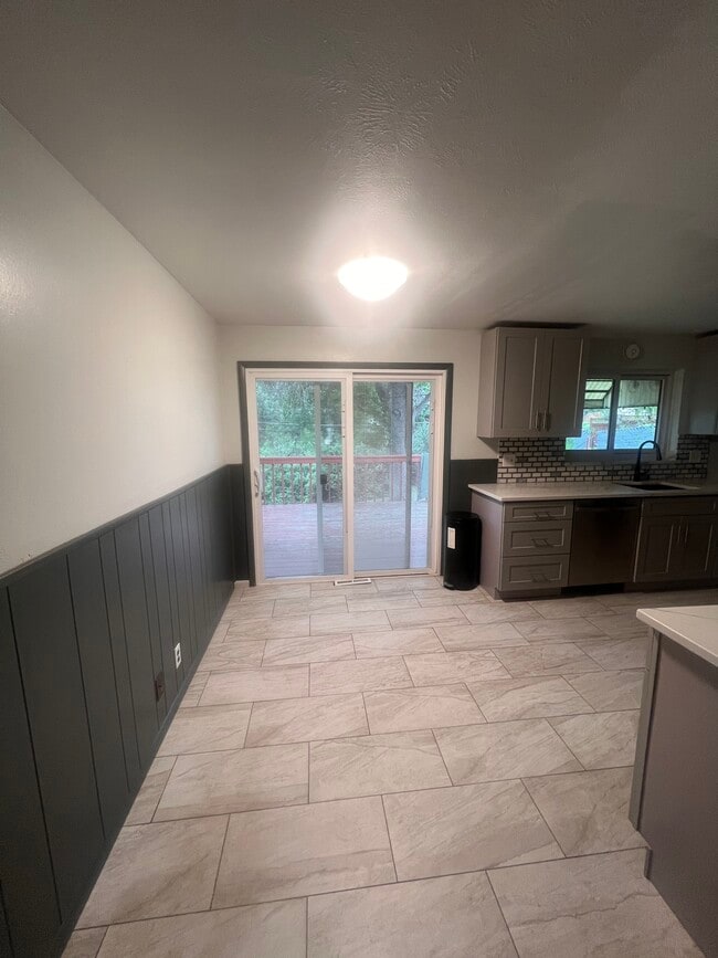 Dining area - 6359 Yarrow St