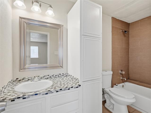 Building Photo - 1373 Oakbluff Dr
