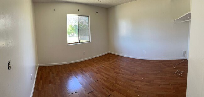 Building Photo - 3 Bedroom / 2 Bathroom Pool Home In Hemet