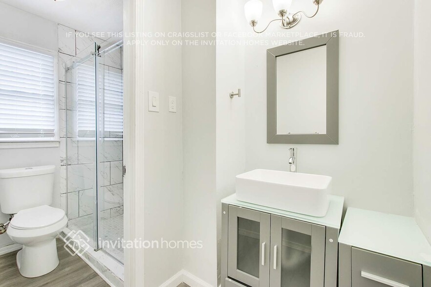 Building Photo - 7280 Hollyhock Dr