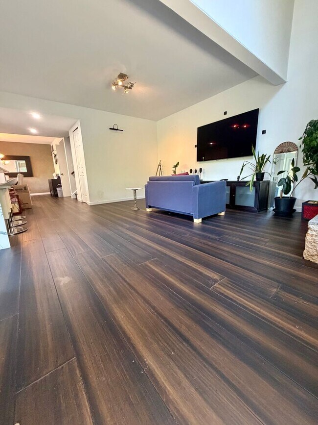 Building Photo - Stunning 2-Bedroom in Newtown Square! Available NOW!