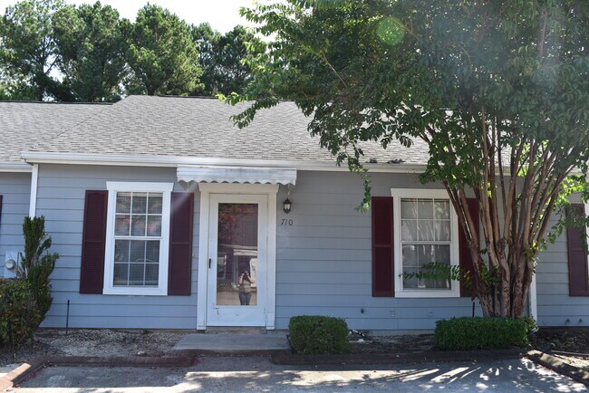 Primary Photo - 710 Legacy Ct