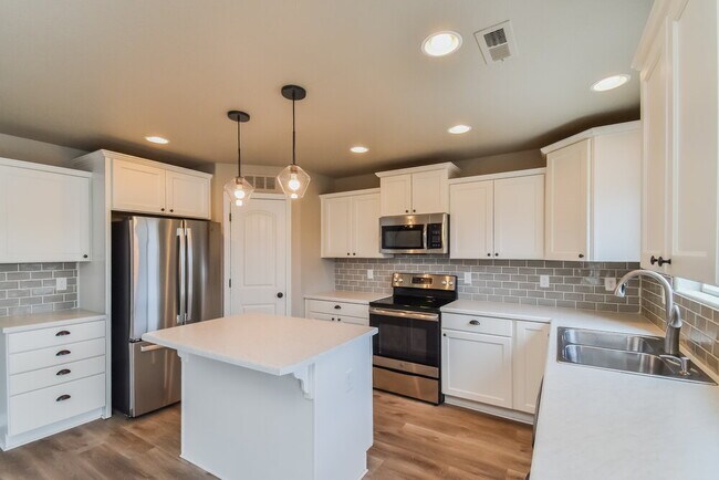 Building Photo - 7448 Cat Tail Creek Dr