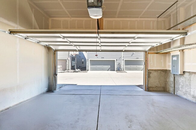 Building Photo - Stunning 3-Bed Townhome in Northglenn w/ 2...