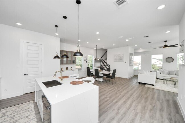 Building Photo - 3604 Runnels St