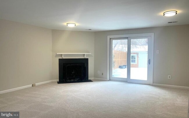 Building Photo - 7353 Crestleigh Cir