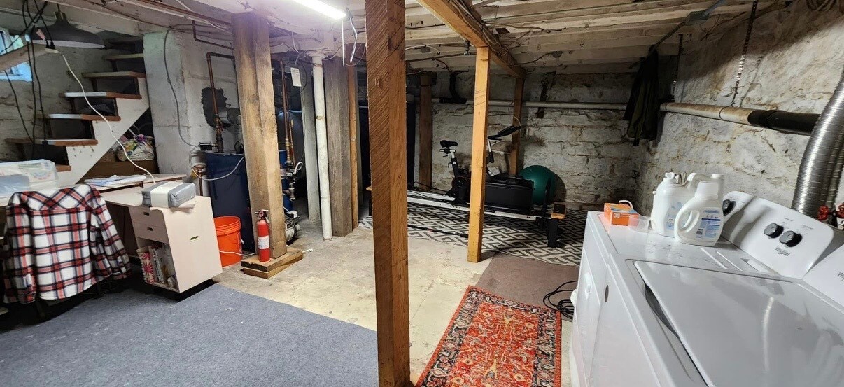 Building Photo - 144 Addison Rd