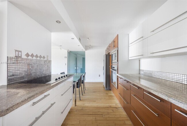 Building Photo - 947 Lenox Ave.