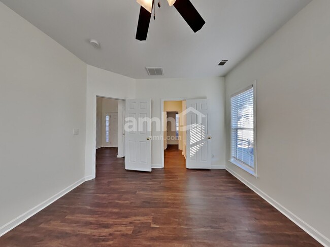 Building Photo - 237 Mott Rd