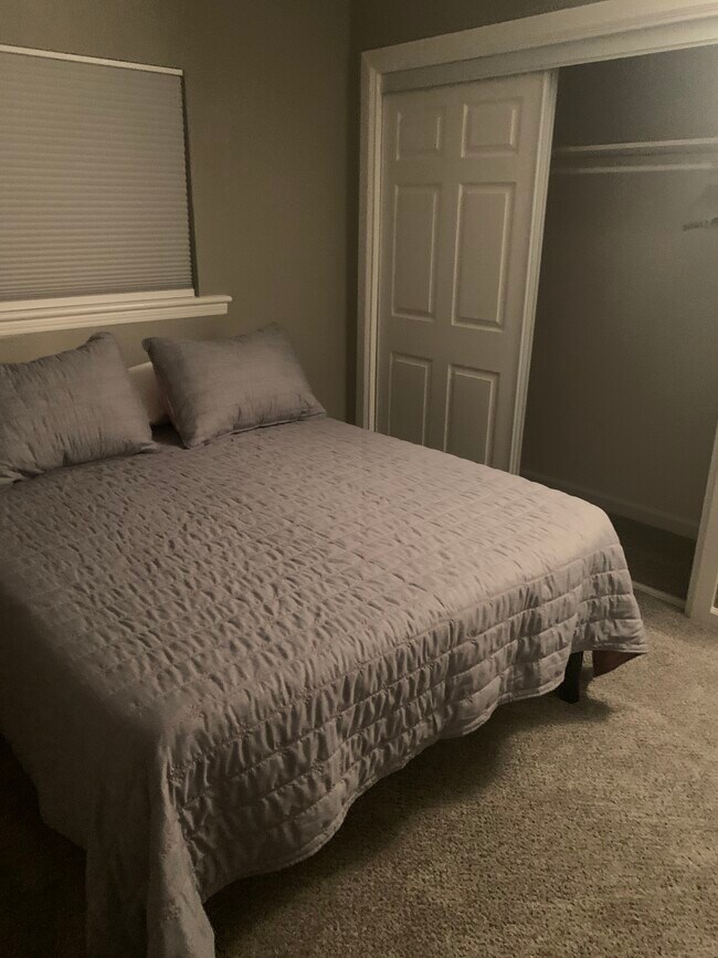 Building Photo - 3202 Alhambra Dr