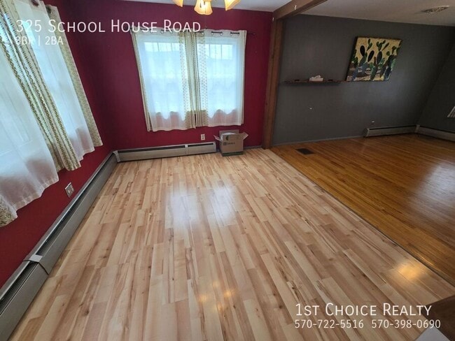 Building Photo - 325 Schoolhouse Rd