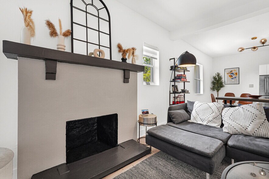 Building Photo - 37 NW 47th St