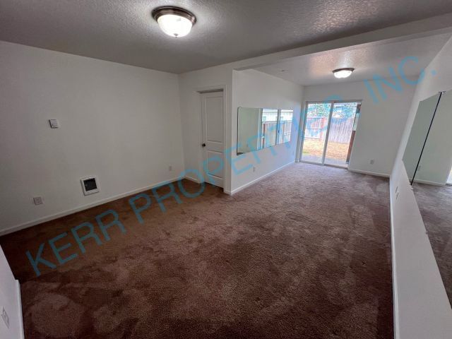 Building Photo - Spacious 4-Bedroom Townhouse with 3.5 Baths in Prime Happy Valley Location – 2021 Sq Ft of Modern...