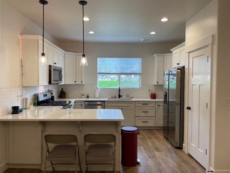 Building Photo - 723 Desert Willow Dr