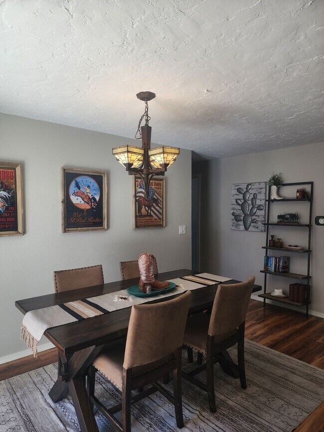 Building Photo - 3512 Vittoria Way