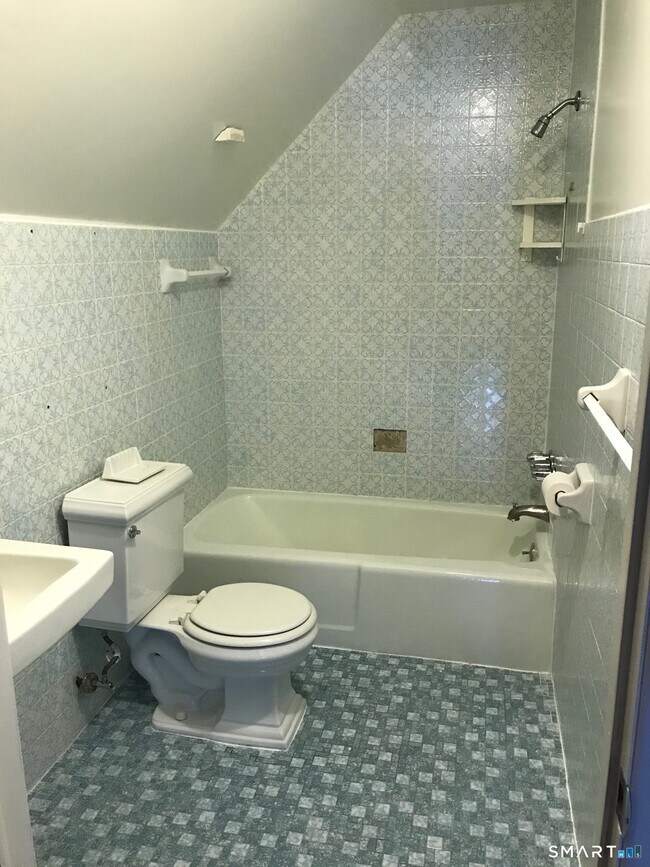 Building Photo - 52 Catherine St