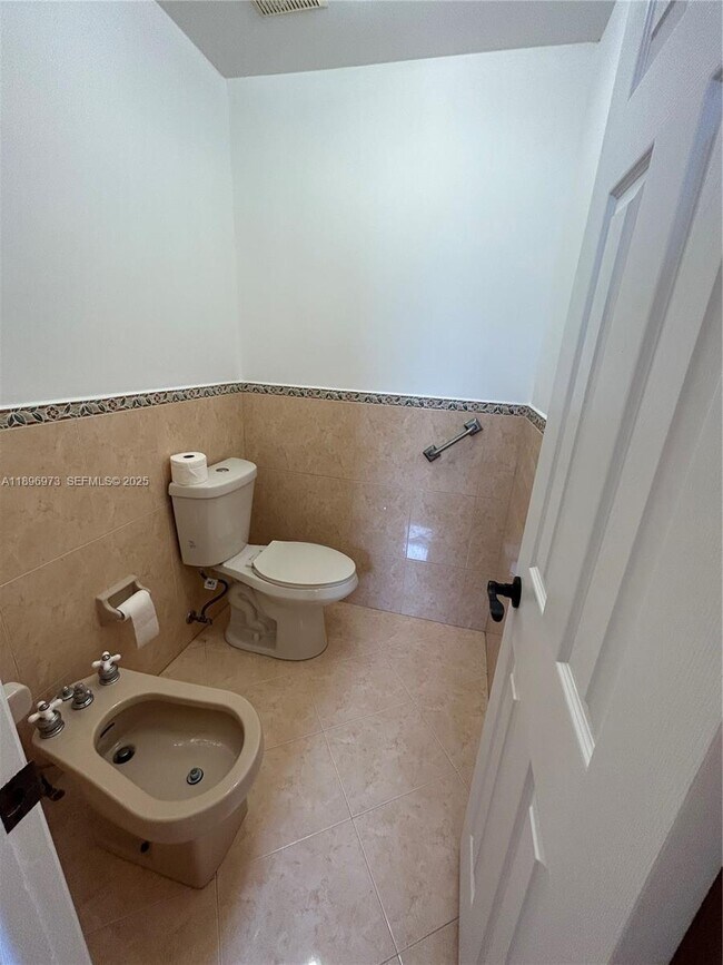 Building Photo - 8910 SW 4th Ln