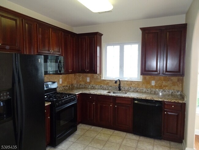 Building Photo - 112 Limerick Ln