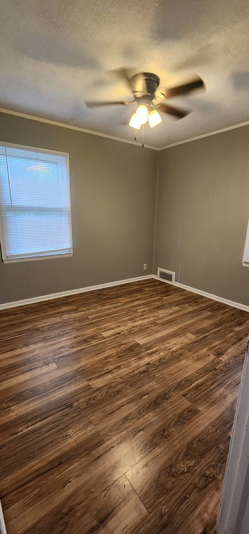 Building Photo - Charming 2-bedroom, 1-bathroom home located in the heart of Kansas City, MO