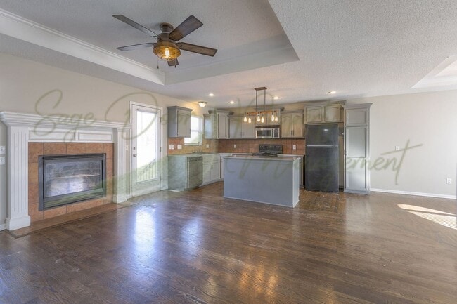 Building Photo - 706 NW Baytree Dr