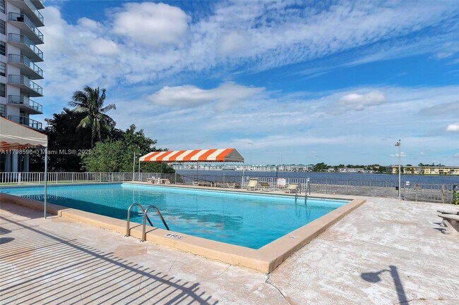 Building Photo - 1301 NE Miami Gardens Dr