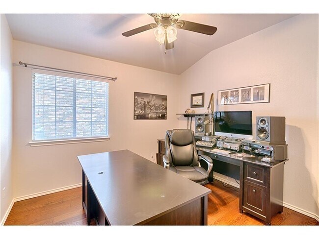 Building Photo - 3321 Tavistock Dr