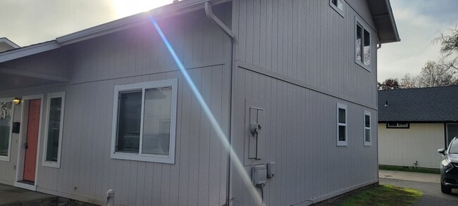 Building Photo - 241 NE School St