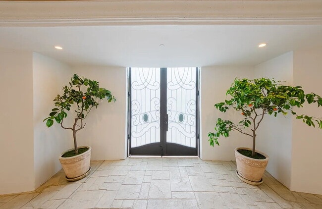 Building Photo - NO MIN CREDIT SCORE REQUIRED, BK OKAY, PAST EVICTION OKAY!, BACKGROUND FRIENDLY. Apply at "The Re...