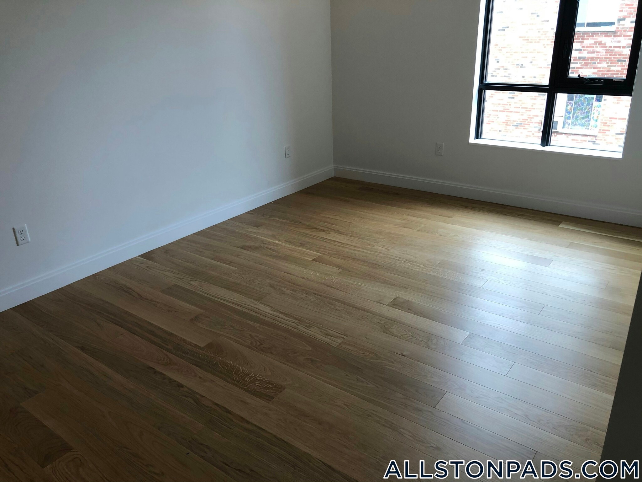 Building Photo - 83 Gardner St