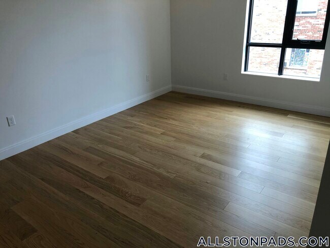 Building Photo - 83 Gardner St