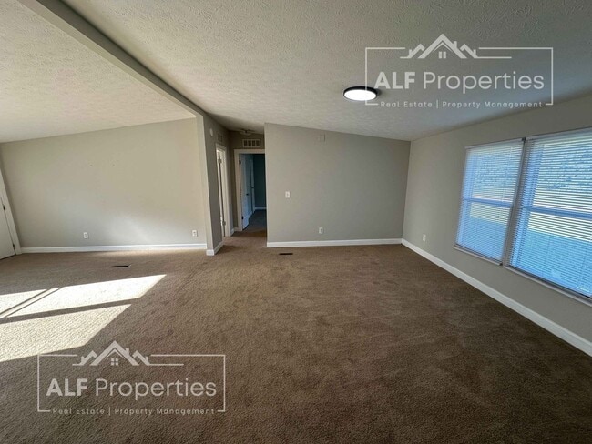 Building Photo - Private 3-Bedroom Home on Hideaway Mountai...