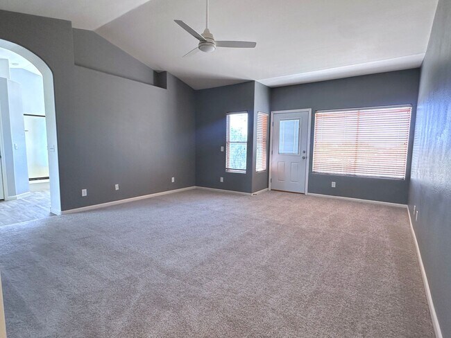 Building Photo - 1601 E Glenhaven Dr