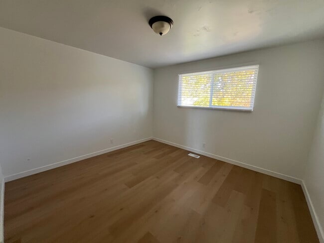 Building Photo - 7424 Launa Dr