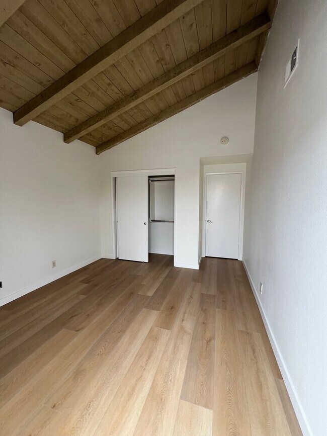 Building Photo - 1505 E Balboa Blvd