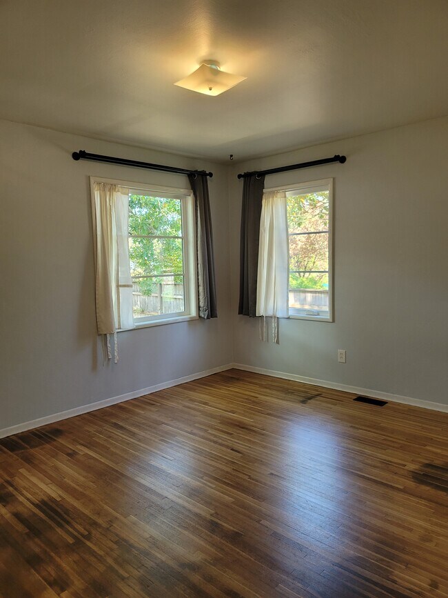 Building Photo - 1110 SE 113th Ave