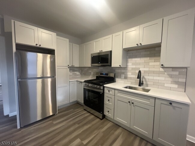 Building Photo - 84 Westervelt Pl