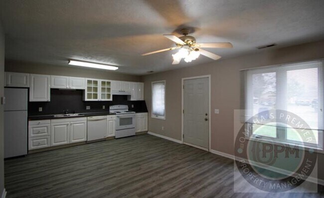 Building Photo - 2 Bed 1 Bath Home in Council Bluffs, IA