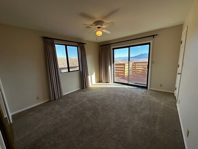 Building Photo - Views from Paradise!