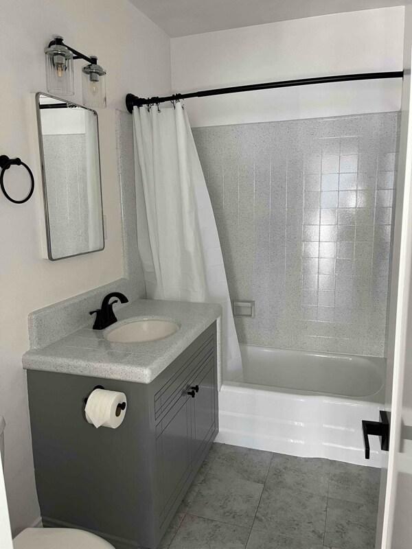 Building Photo - 341 Concord St