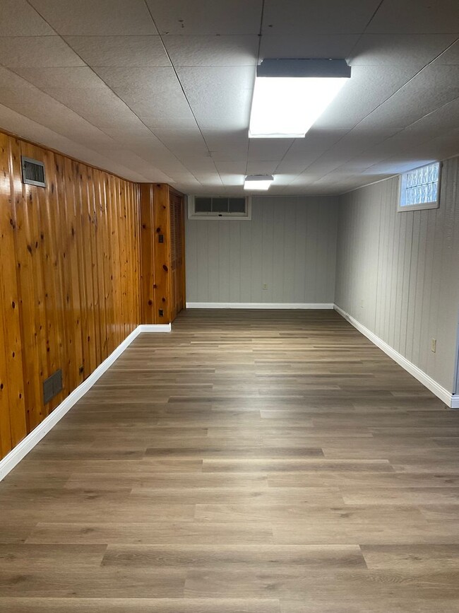 Building Photo - 207 W Hwy 50