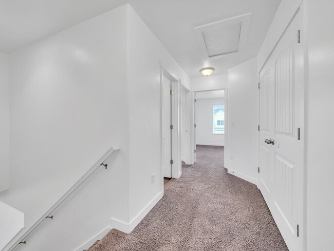 Building Photo - Beautiful 3-bedroom, 2-bath townhome