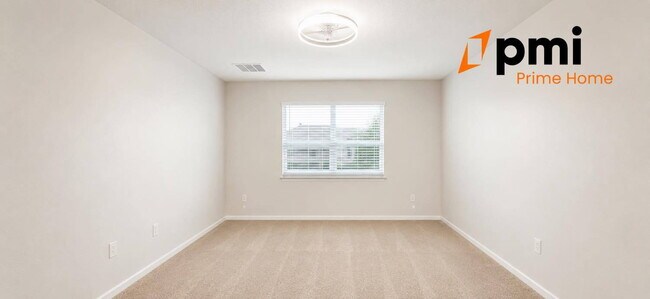 Building Photo - Stunning 5-Bedroom single family Home in Tavares | Spacious Layout & Modern Comforts