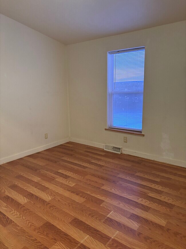 Building Photo - 007