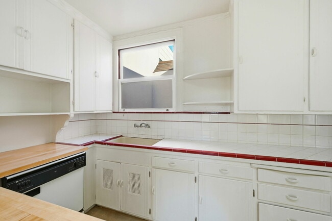 Building Photo - 685 47th Ave